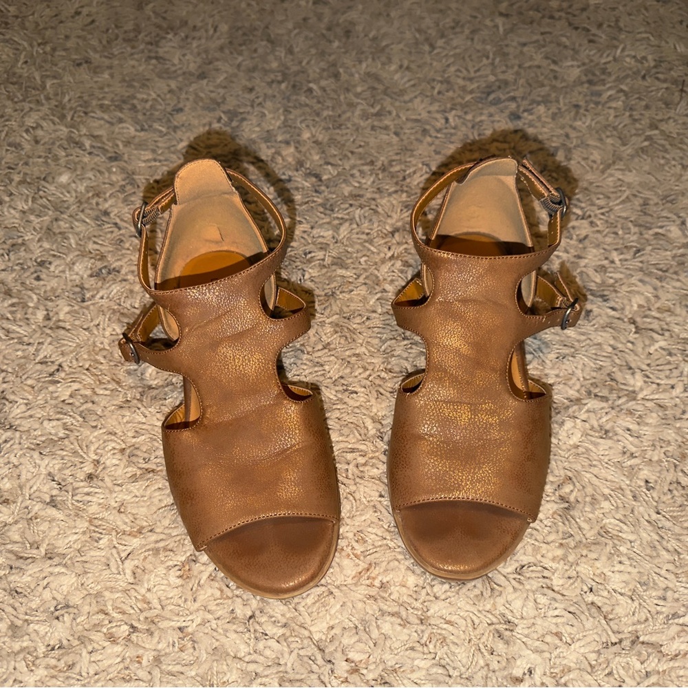 Lucky brand Brown shimmer open toe sandal size 5